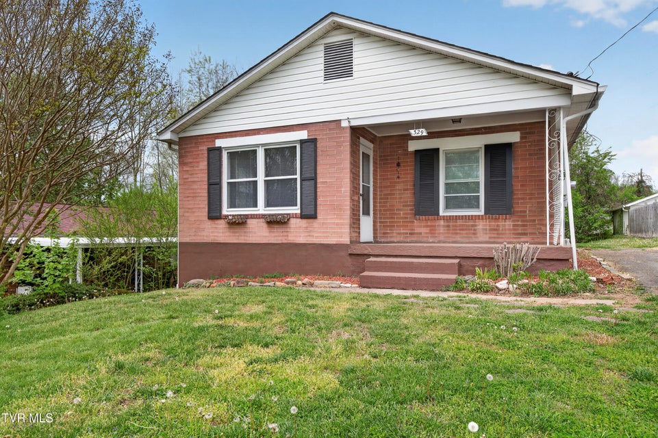 Photo #2: 329 Magnolia Drive