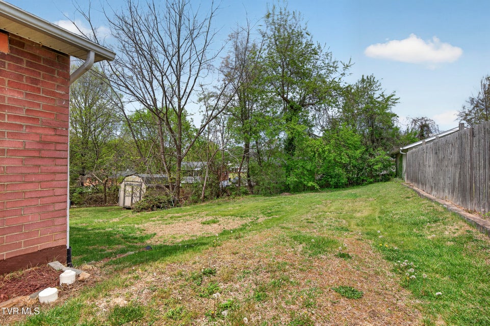 Photo #3: 329 Magnolia Drive