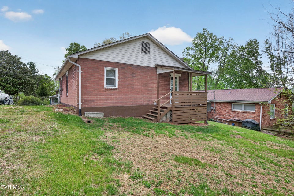 Photo #4: 329 Magnolia Drive