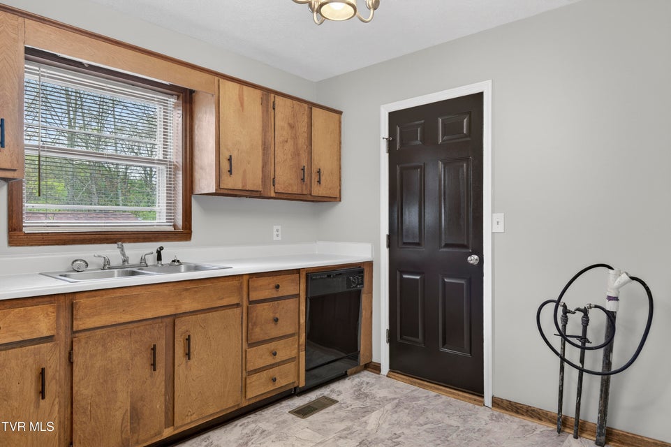 Photo #12: 329 Magnolia Drive