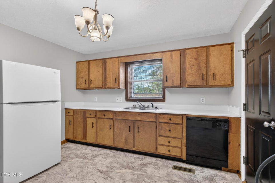 Photo #13: 329 Magnolia Drive