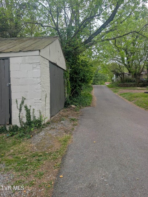 Photo #13: 627 Dixie Street