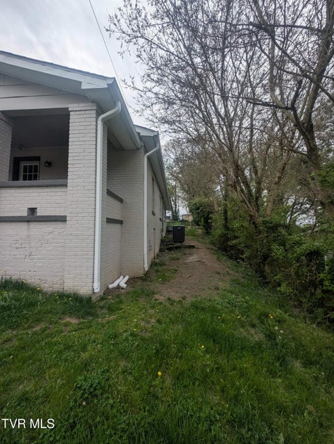 Photo #6: 627 Dixie Street