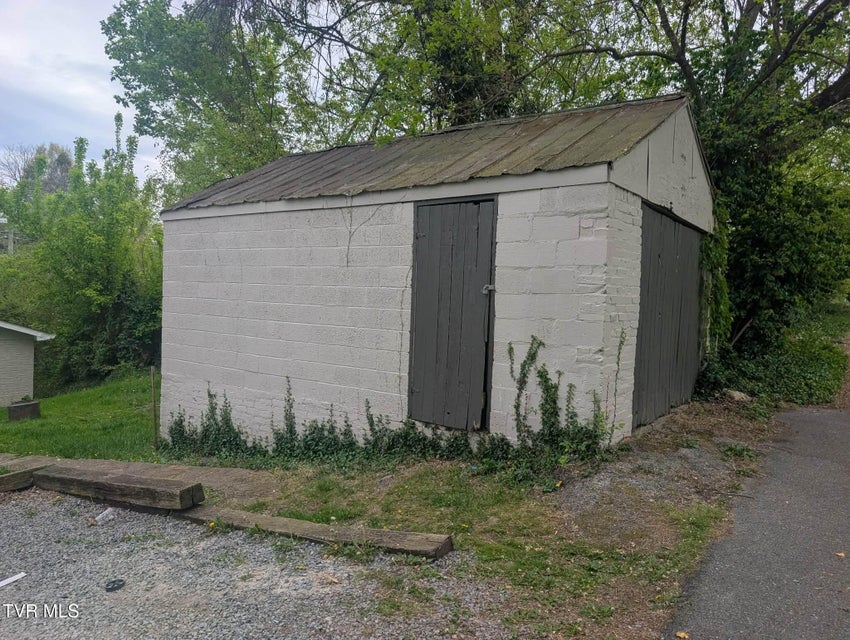 Photo #12: 627 Dixie Street