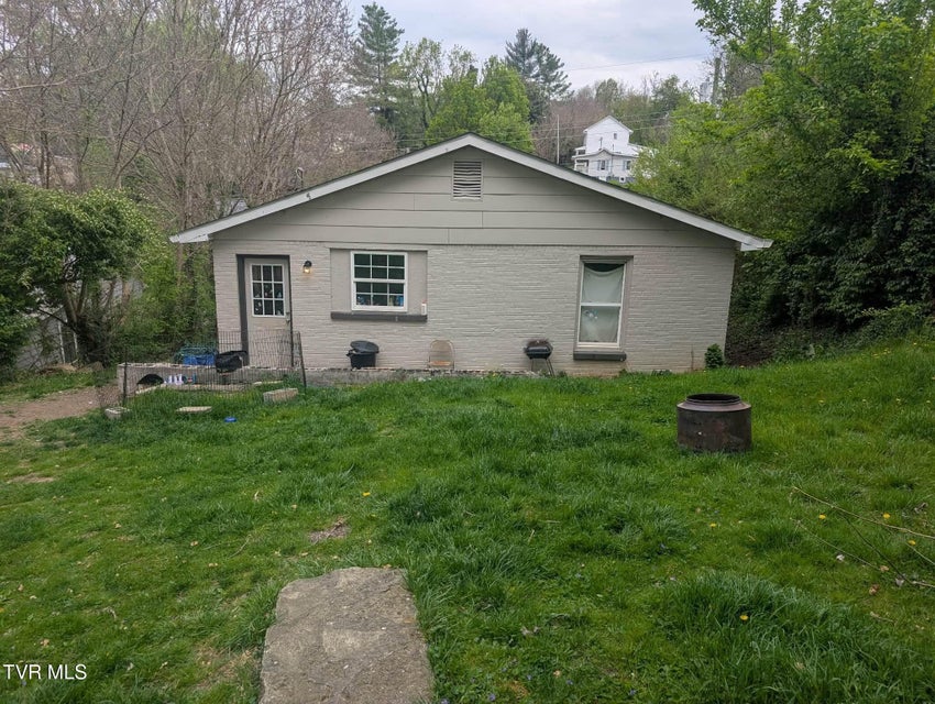 Photo #9: 627 Dixie Street