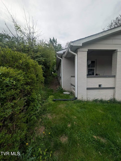 Photo #15: 627 Dixie Street