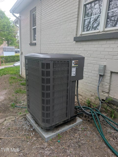 Photo #7: 627 Dixie Street