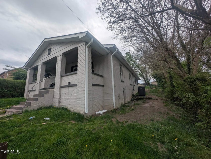 Photo #5: 627 Dixie Street