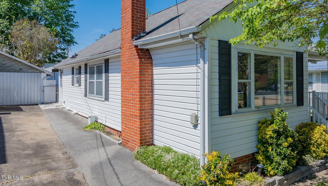 Photo #23: 1424 Sycamore Street