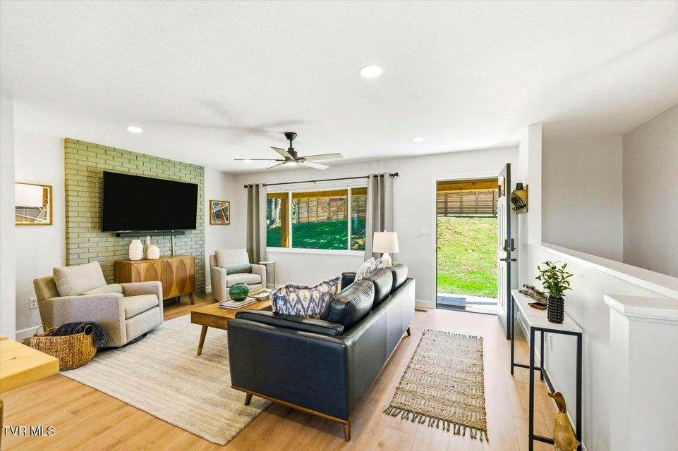 Photo #6: 1845 Bouldercrest Drive