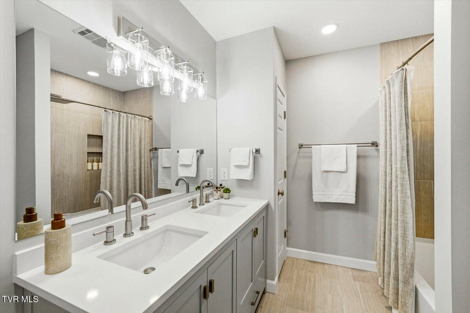 Photo #34: 1845 Bouldercrest Drive