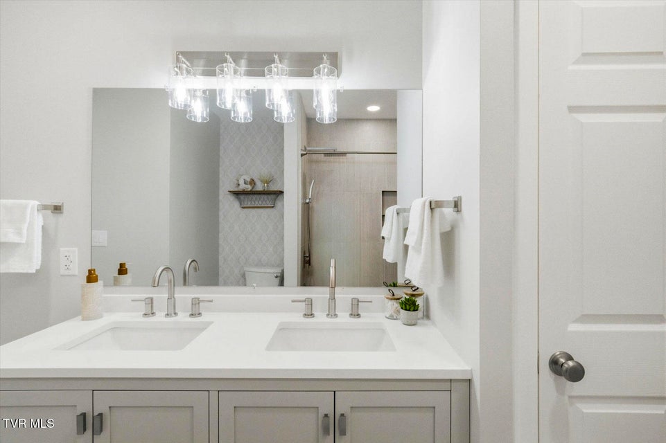 Photo #35: 1845 Bouldercrest Drive