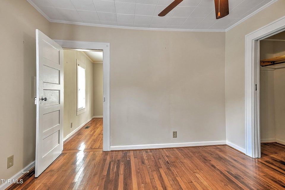 Photo #18: 1424 Bristol Caverns Highway