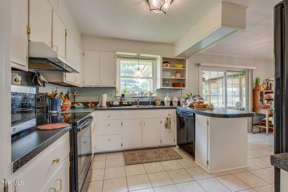 Photo #8: 521 Kilkenny Road