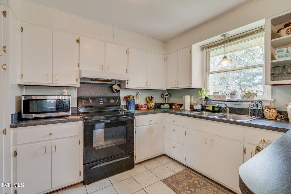 Photo #10: 521 Kilkenny Road