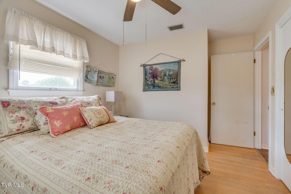 Photo #17: 521 Kilkenny Road