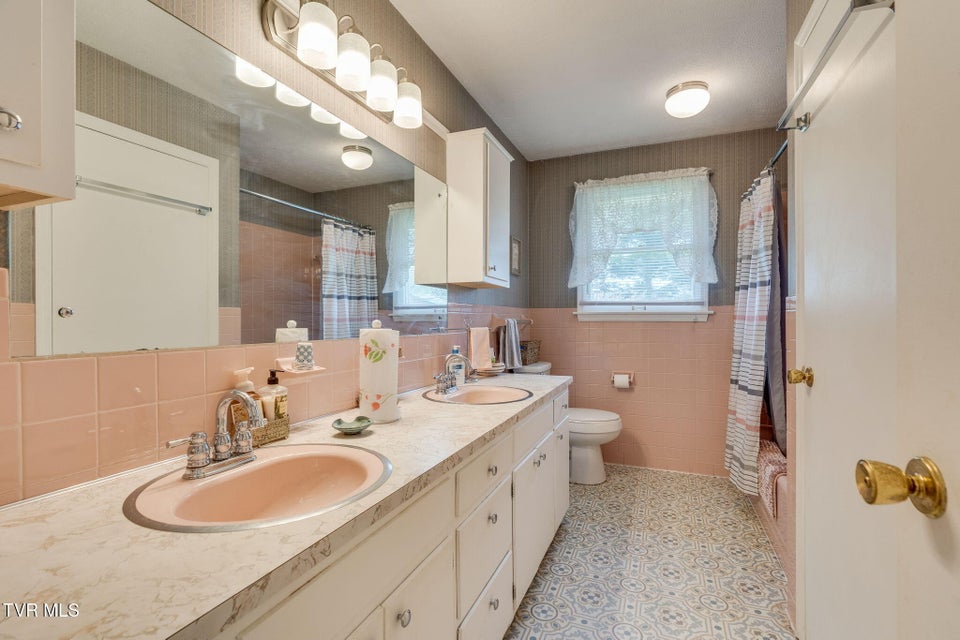 Photo #18: 521 Kilkenny Road