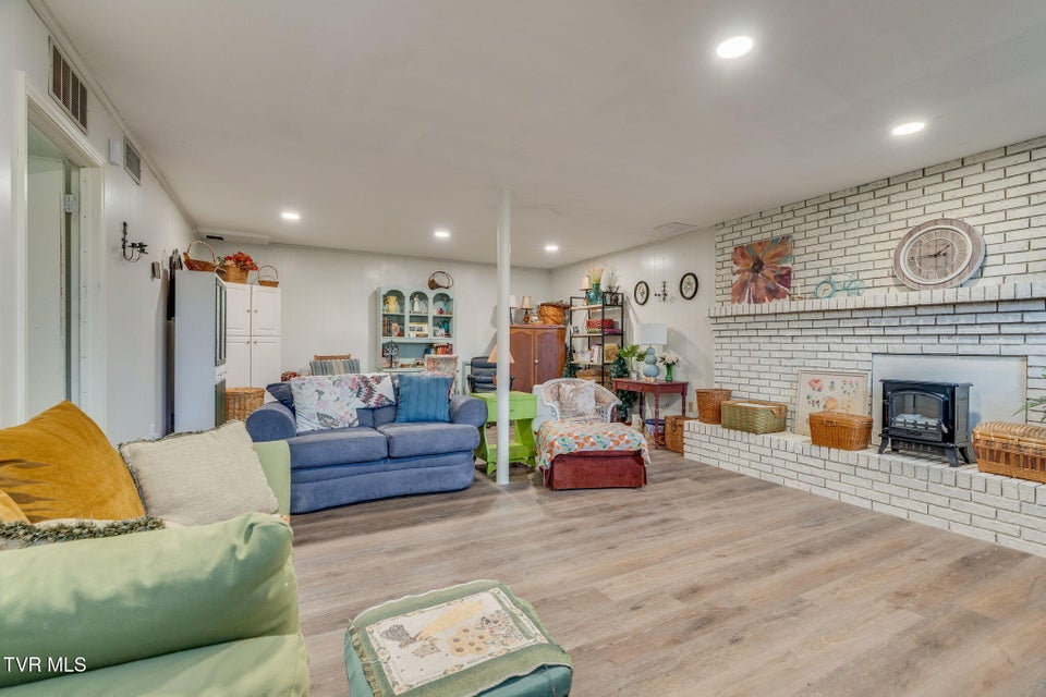 Photo #22: 521 Kilkenny Road