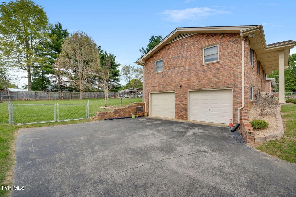 Photo #27: 521 Kilkenny Road