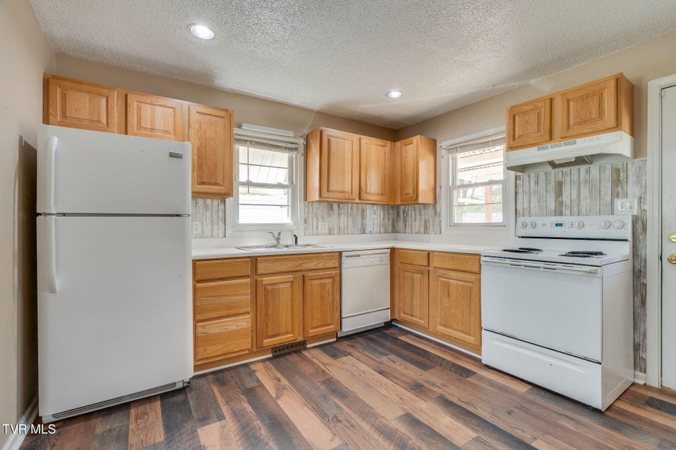 Photo #9: 111 E Street