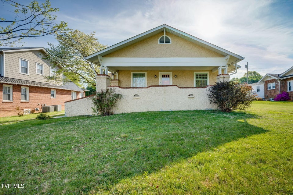 Photo #2: 302 Daytona Place