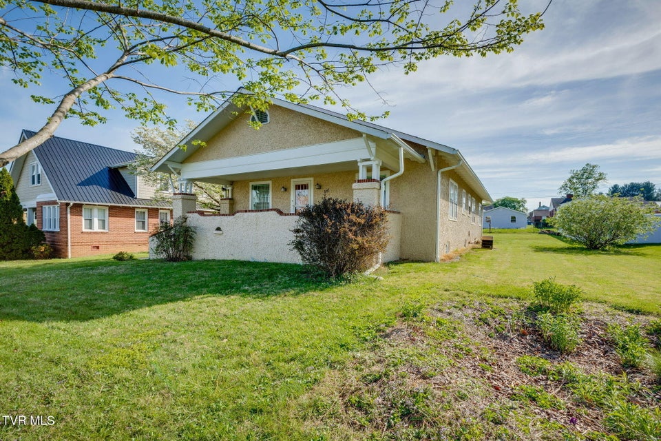 Photo #3: 302 Daytona Place