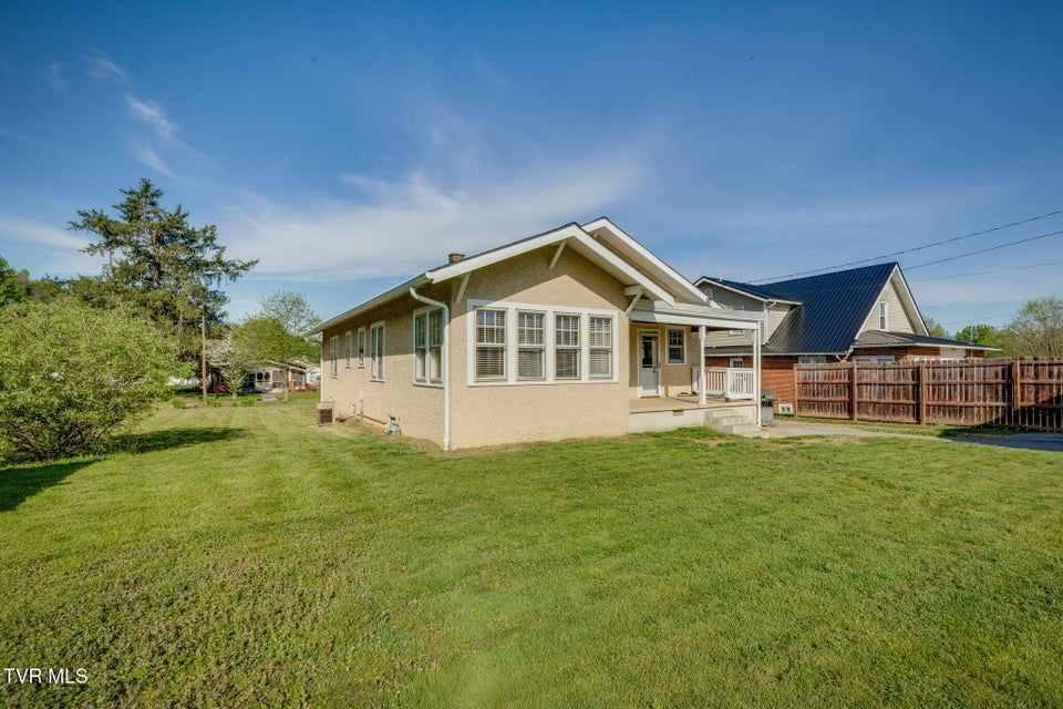 Photo #28: 302 Daytona Place