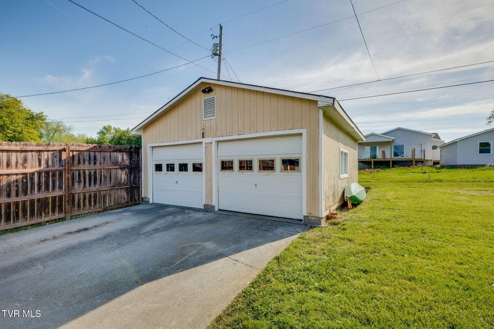 Photo #31: 302 Daytona Place