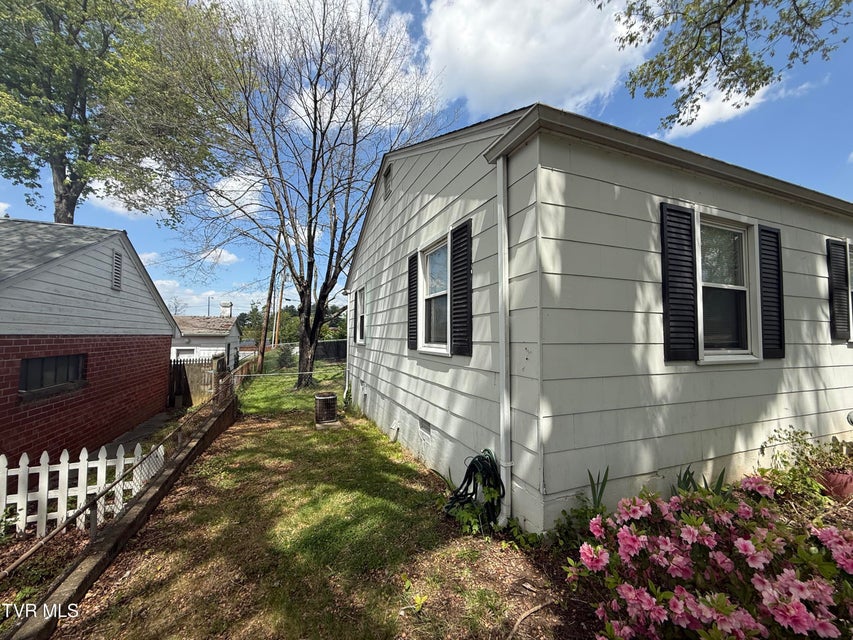 Photo #4: 709 Oakdale Road