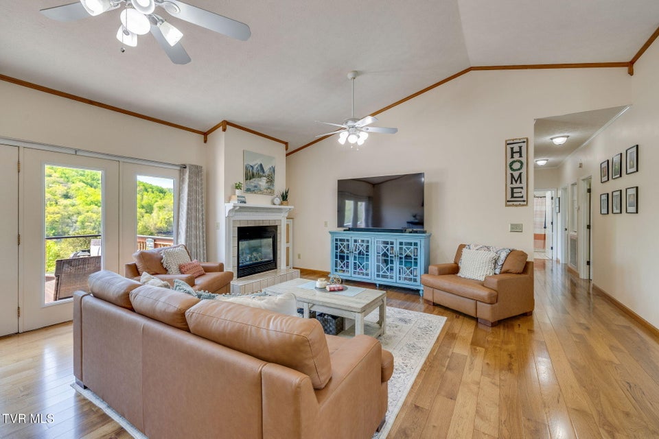 Photo #10: 127 West Lake Drive