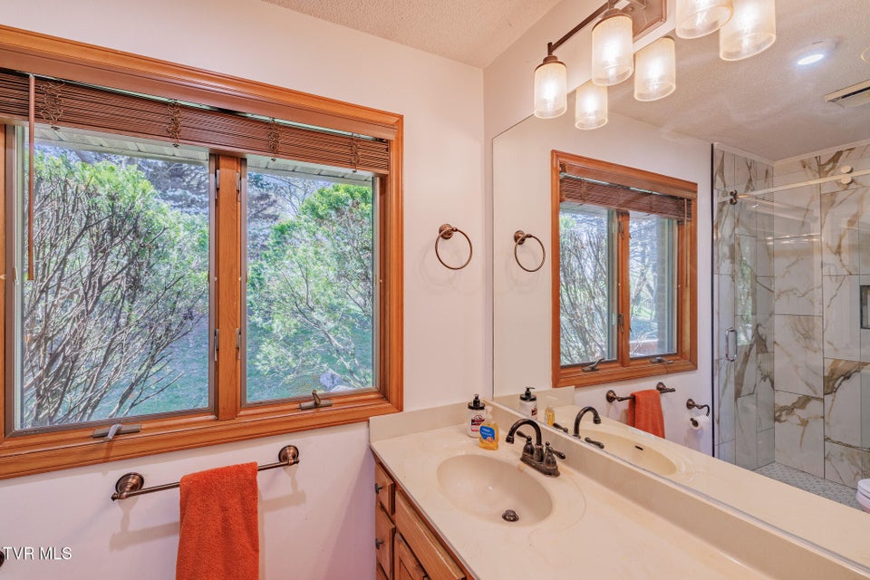 Photo #21: 185 Mcafee Bluff