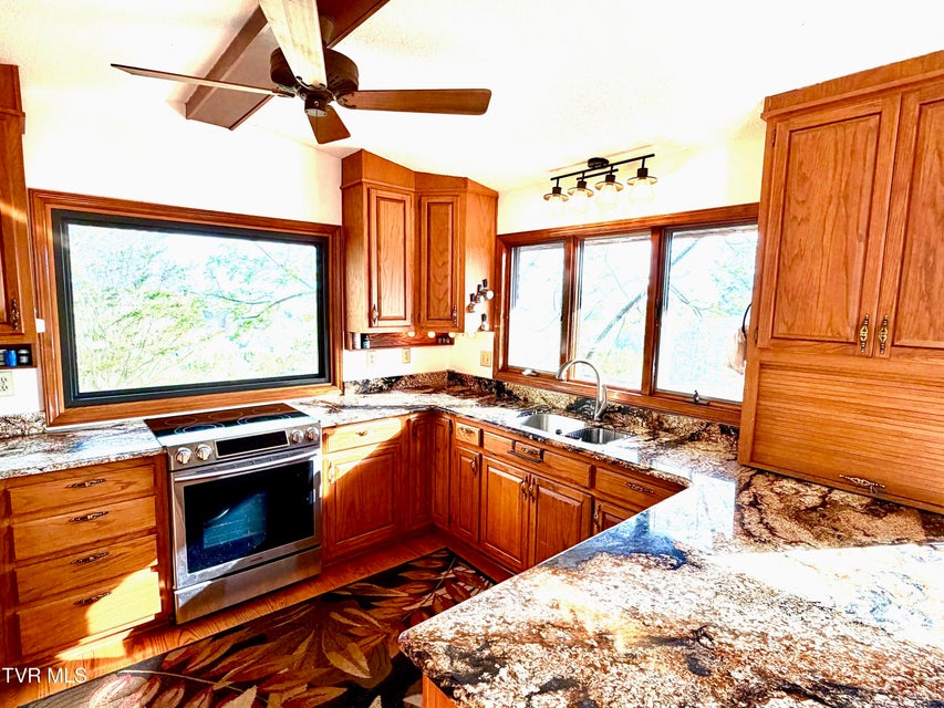 Photo #16: 185 Mcafee Bluff