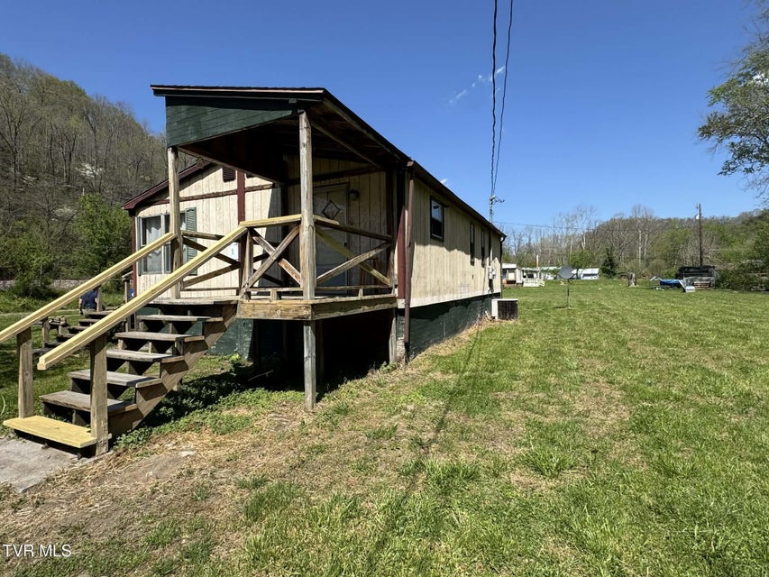 Photo #4: 90 Railroad Avenue