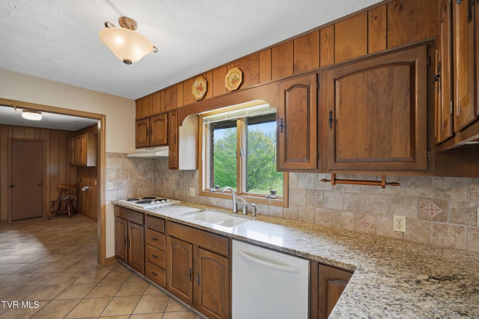 Photo #21: 556 Valley Drive