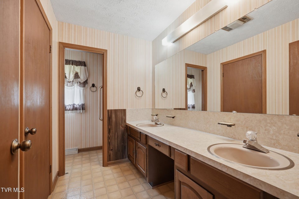 Photo #27: 556 Valley Drive