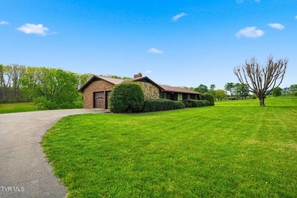 Photo #3: 556 Valley Drive