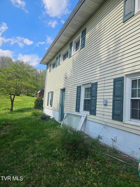 Photo #5: 150 Tyrone Street