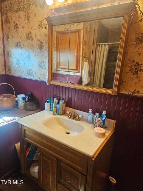 Photo #15: 150 Tyrone Street