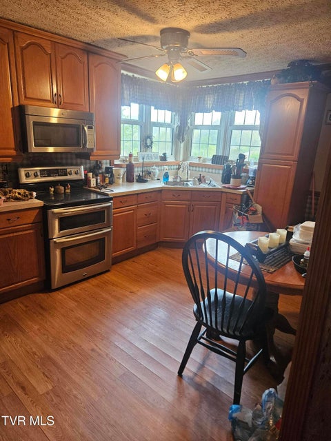 Photo #25: 150 Tyrone Street