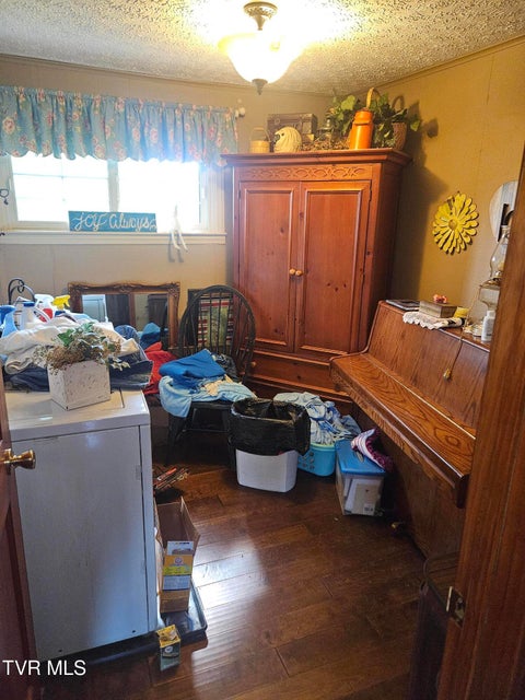 Photo #31: 150 Tyrone Street