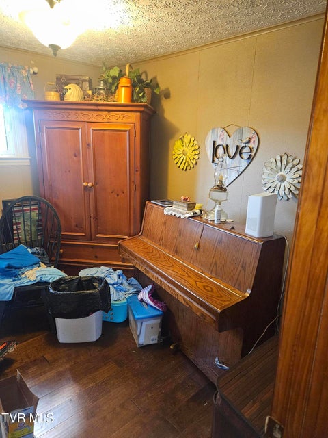 Photo #33: 150 Tyrone Street