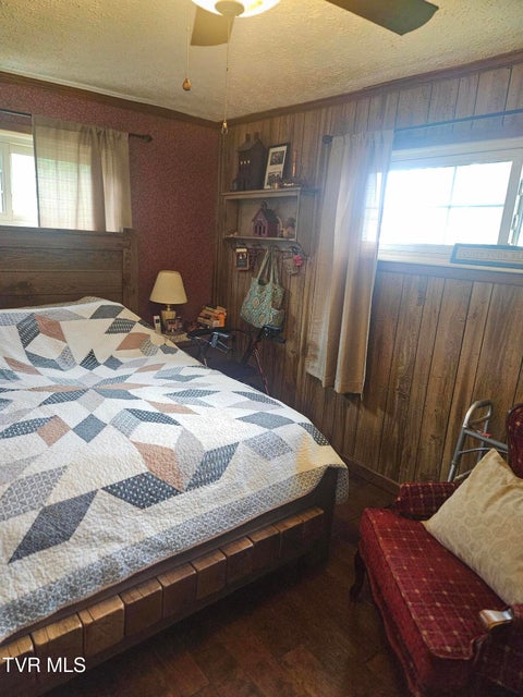 Photo #36: 150 Tyrone Street