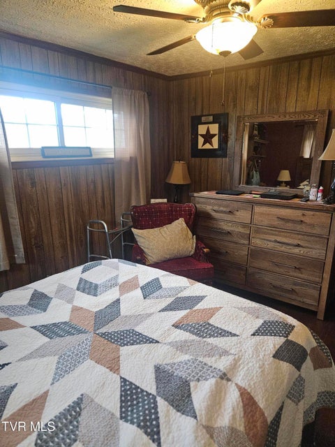 Photo #37: 150 Tyrone Street