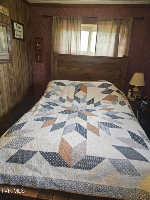 Photo #34: 150 Tyrone Street