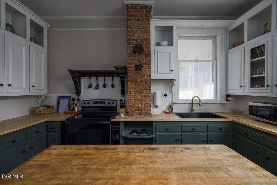 Photo #22: 211 Johnson Street