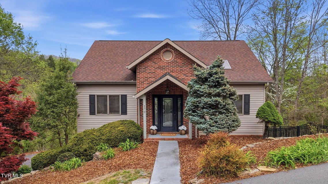 Photo #2: 170 Aston Court