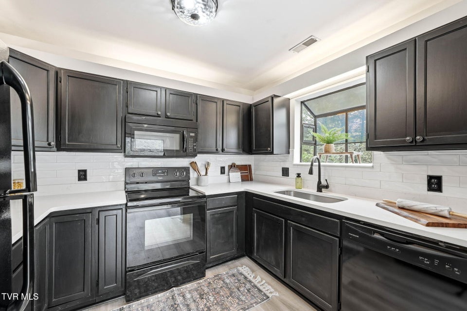 Photo #15: 170 Aston Court