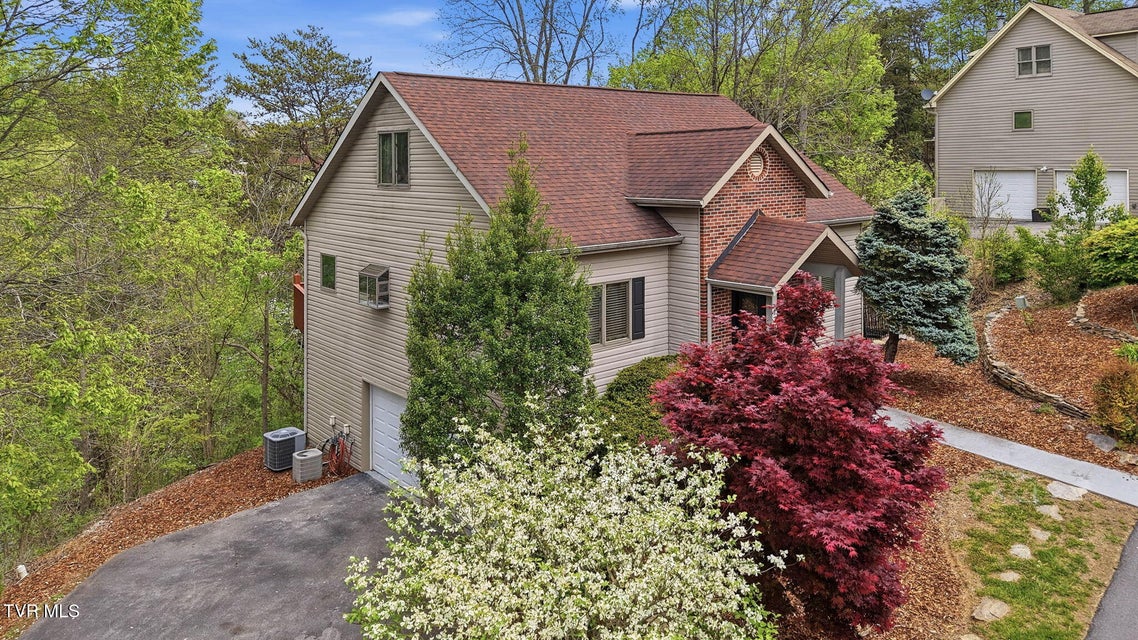 Photo #46: 170 Aston Court