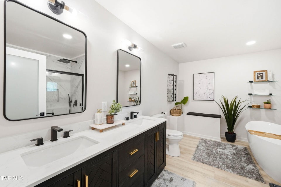 Photo #36: 170 Aston Court