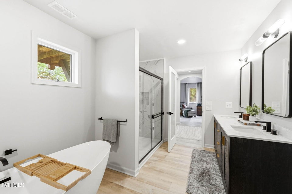 Photo #37: 170 Aston Court